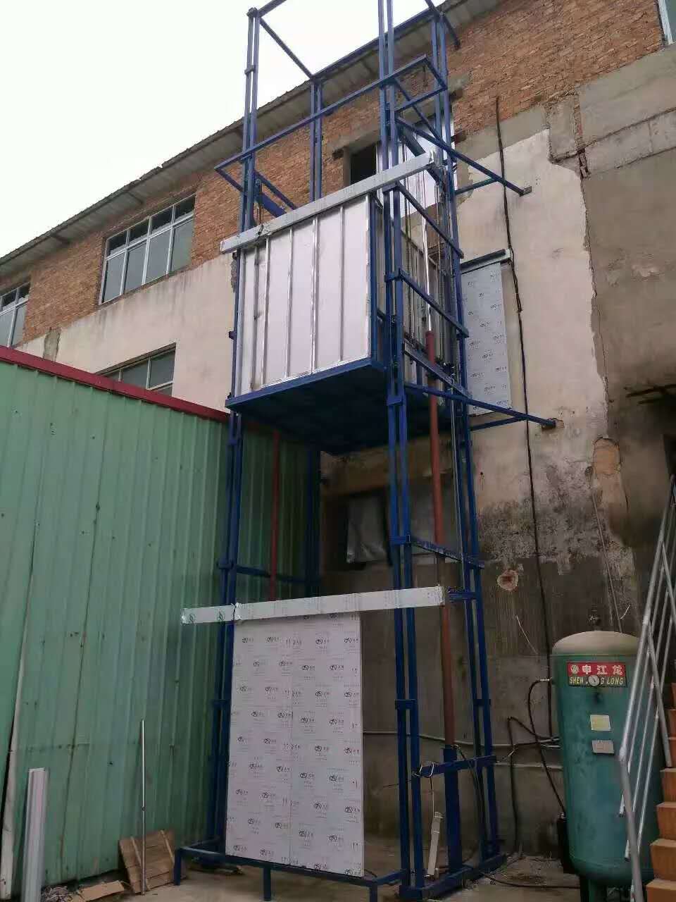 室外简易龙8娱乐最新网址安装现场图片