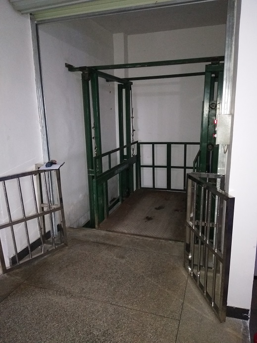 室内1吨无机房货梯图片 室内1吨无机房货梯
